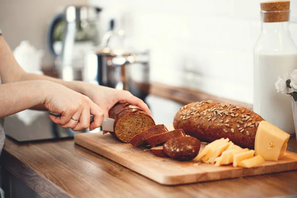 Hands Women Cut Bread Cheese Breakfas — Stock Photo, Image