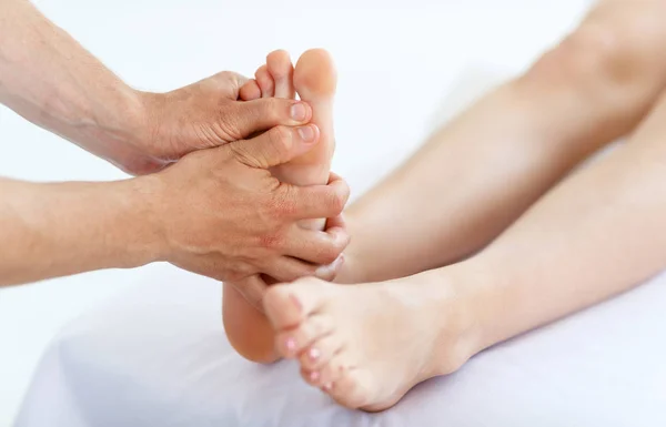 Een Mooi Meisje Geniet Van Massages Spa — Stockfoto