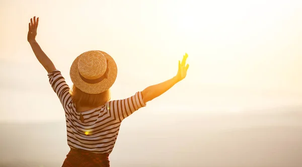 Happy Woman Jumping Enjoying Life Field Sunset Mountain — Stock Photo, Image