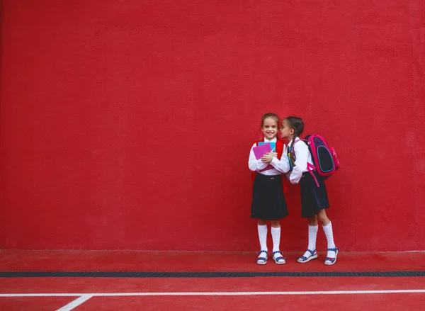 Счастливые Дети Подруги Школьницы — стоковое фото