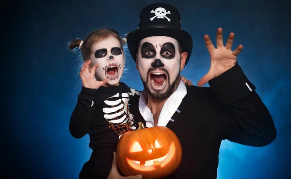 Pai Família Filha Trajes Maquiagem Para Halloween Com Abóbora Backgroun — Fotografia de Stock