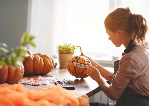 Woman Artist Prepares Halloween Paints Pumpkin — Stock Photo, Image