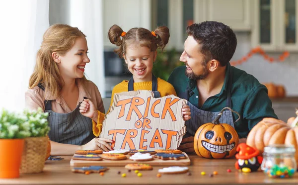 Glad Halloween Familjen Mor Far Och Dotter Redo För Semester — Stockfoto