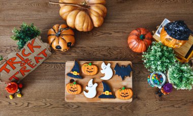 halloween pumpkins tabl Tarih ile şenlikli kurabiye