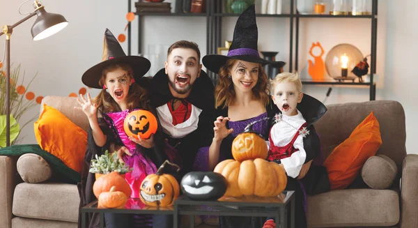 Família Feliz Mãe Pai Filhos Trajes Maquiagem Uma Celebração Hallowee — Fotografia de Stock