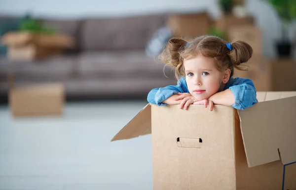 Sad Child Girl Sitting Box Moving New Apartmen — Stock Photo, Image