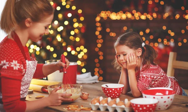 Gelukkig Grappige Moeder Kind Bakken Kerst Cookie — Stockfoto