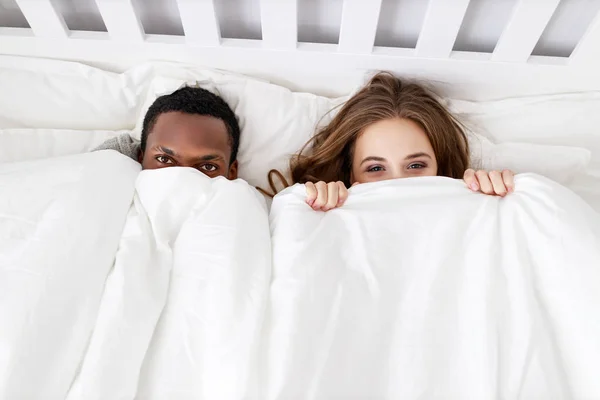 Feliz Pareja Enamorada Una Mañana Invierno Ser — Foto de Stock