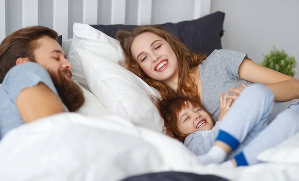 Být Šťastné Rodiny Matka Otec Otec Dítěte Dcera — Stock fotografie