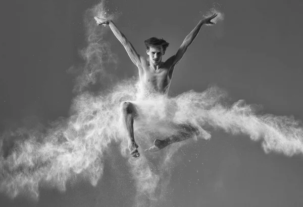 Балетный Танцор Прыгает Мукой Монохромной — стоковое фото