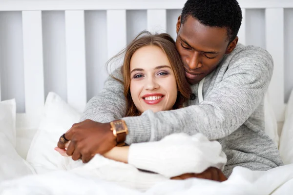 Feliz Pareja Enamorada Una Mañana Invierno Ser —  Fotos de Stock