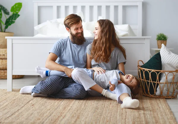 Felice Famiglia Madre Padre Padre Figlia Bambino Essere — Foto Stock