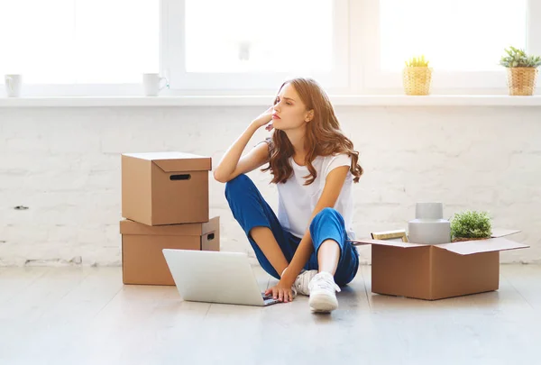 Happy young girl with boxes moves to new apartment — Stock Image Happy Young Girl Boxes Moves New Apartment Royalty Free Stock Images