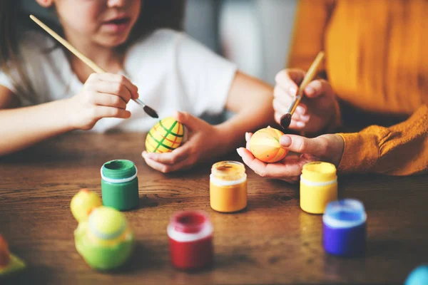 Buona Pasqua Famiglia Madre Figlia Con Orecchie Lepre Prepara Holida — Foto Stock