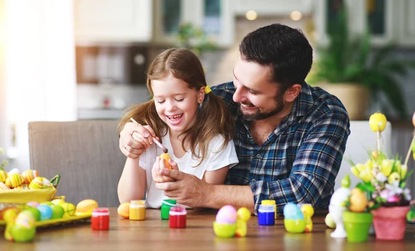 Feliz Pascua Familia Padre Hija Hija Con Orejas Liebre Preparándose — Foto de Stock