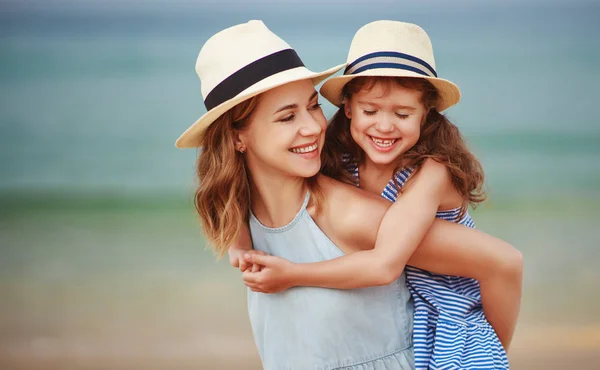 Happy family at beach. mother and child daughter hug at se — Stock Photo, Image