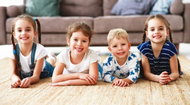 hom mutlu çocuklar arkadaşlar