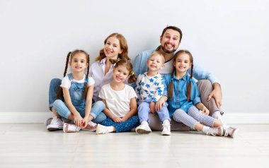 büyük aile anne baba ve çocuk oğulları ve kızları wh üzerinde