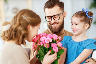 mutlu anneler günü! Baba ve çocuk annesi holi tebrik