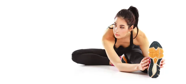 Gelukkige jonge vrouw doet fitness sport op wit — Stockfoto