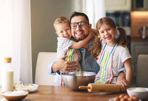 Father with children   baking cookie — Stock Photo, Image