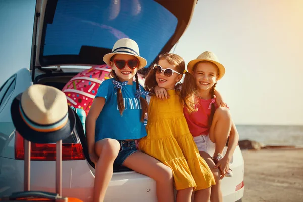 Happy children girls friends sisters on the car ride to summer t — Stock Photo, Image