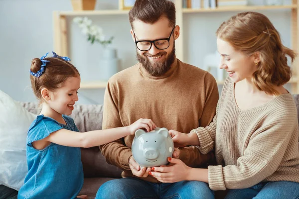 Családi megtakarítások, költségvetés tervezés, a gyermekek zsebpénz. család — Stock Fotó