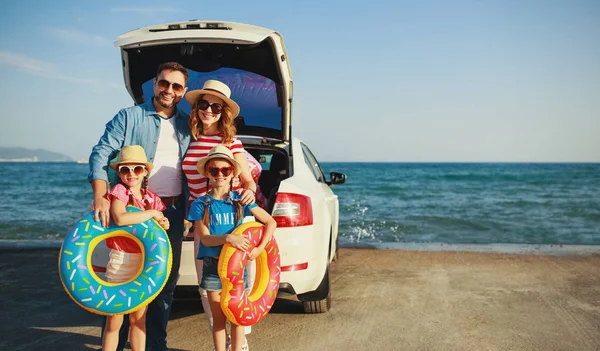 Happy   family  in summer auto journey travel by car on beac — Stock Photo, Image