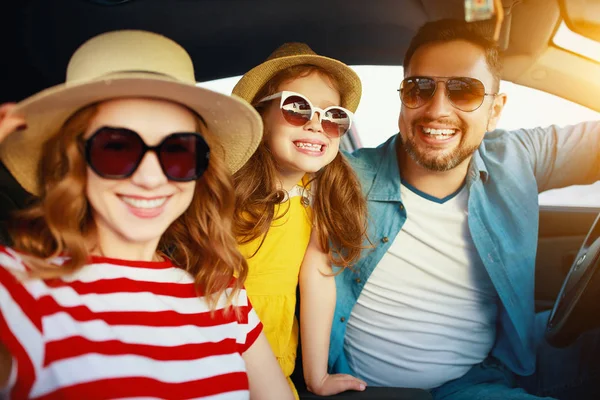 Happy   family  in summer auto journey travel by car on beach — Stock Photo, Image