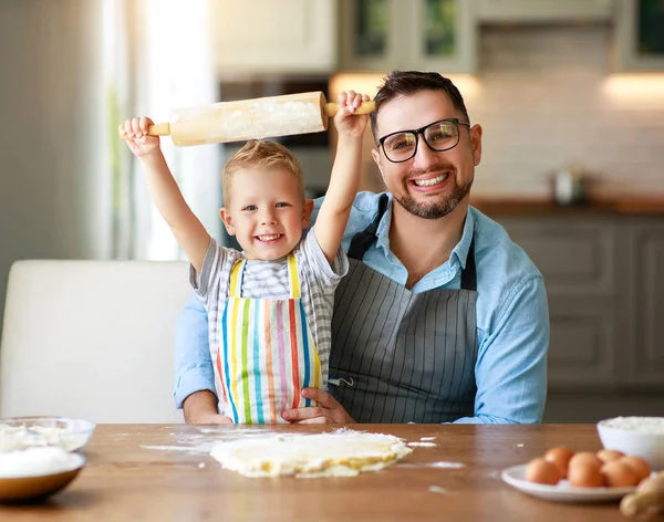 Happy family in kitchen. father and child baking cookies — Stock Photo, Image