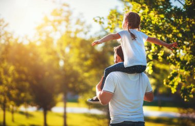 Babalar Günü kavramı! mutlu aile baba ve çocuk kızı bac