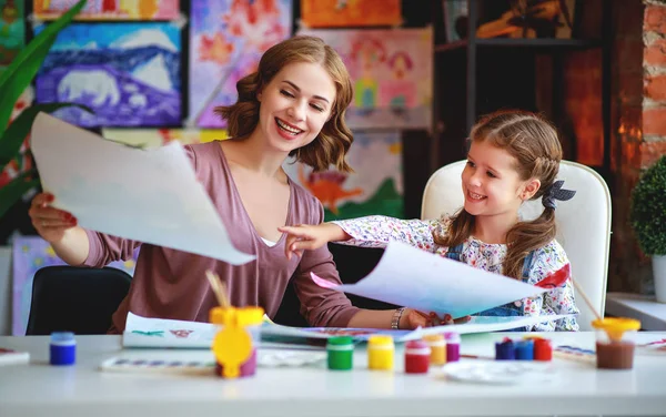 Mother and child daughter painting draws in creativity in kinder — Stock Photo, Image