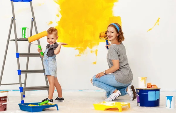 Repair in apartment. Happy family mother and child son paints wa — Stock Photo, Image