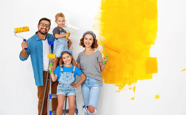 Repair in apartment. Happy family mother, father and children — Stock Photo, Image