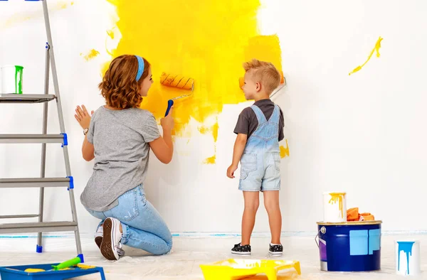 Repair in apartment. Happy family mother and child son paints wa — Stock Photo, Image