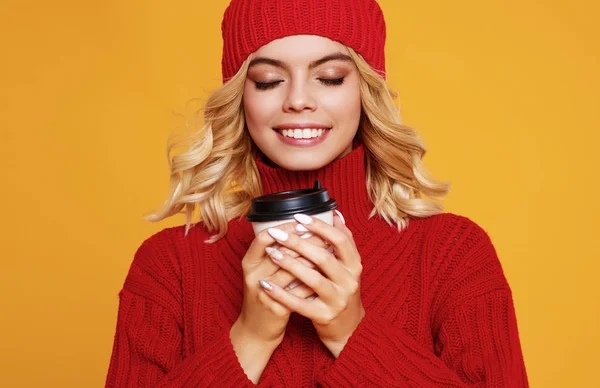 Happy emotional cheerful girl laughing  with knitted autumn cap — Stock Photo, Image