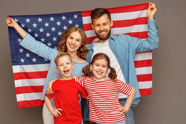 Happy Parents Usa Flag Cheerful Children Hugging Each Other Looking — Stock Photo, Image