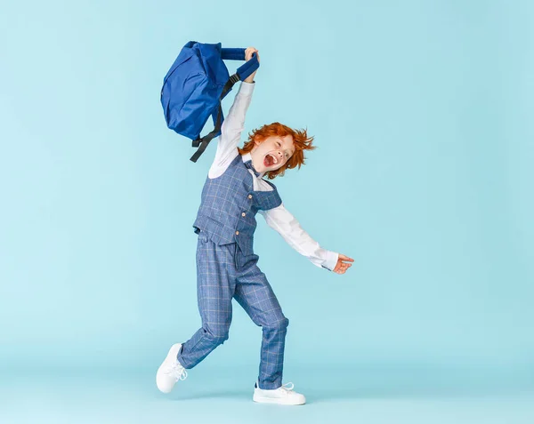 Corps Complet Ravi Garçon Uniforme Scolaire Crier Bondir Courir Autour — Photo