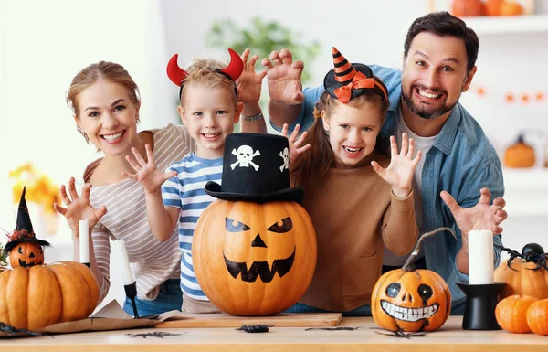 Happy Parents Kids Pumpkin Jack Lantern Esticulating Making Scary Faces — Stock Photo, Image