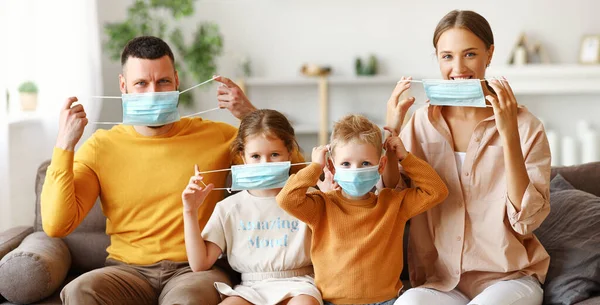 Happy Family Protective Medical Masks Midst Coronavirus Pandemic Hom — Stock Photo, Image