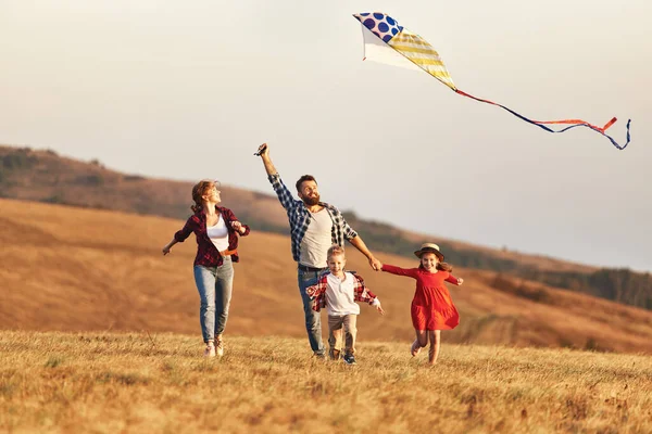 Happy Family Father Mother Children Launch Kite Nature Sunse — Stock Photo, Image