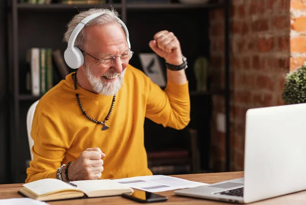 Senior Bearded Man Clench Fist Smiling Online Meeting Cozy Home — Stock Photo, Image