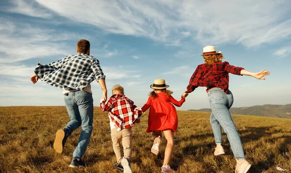 Happy Family Mother Father Children Son Daughter Running Back Nature — Stock Photo, Image