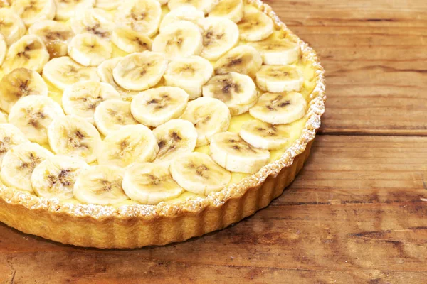 Banana Tart. Taze dilimlenmiş Muz kremalı tart