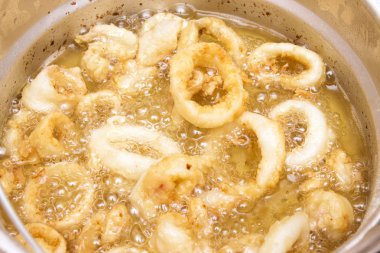 bir tavada kalamar halka kalamar