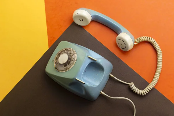 Régi Retro Telefon Elszigetelt Színes Háttér — Stock Fotó