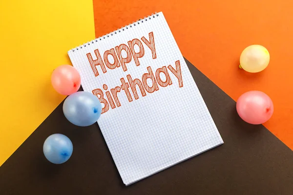 Caderno Aniversário Feliz Com Balão Colorido Isolado Fundo Papel Colorido — Fotografia de Stock