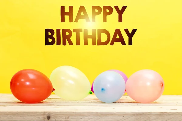 Bonito Realista Feliz Aniversário Cartão Saudação Com Balões Coloridos Festa — Fotografia de Stock