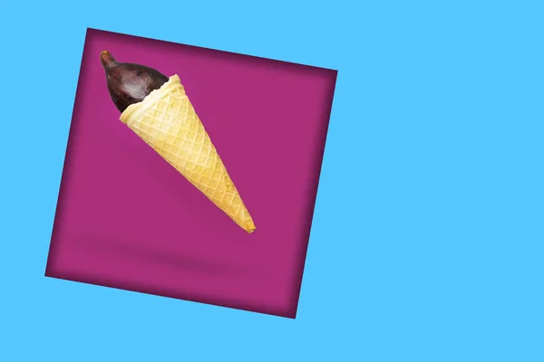 Летающие Инжир Мороженое Конус Красочном Фоне — стоковое фото