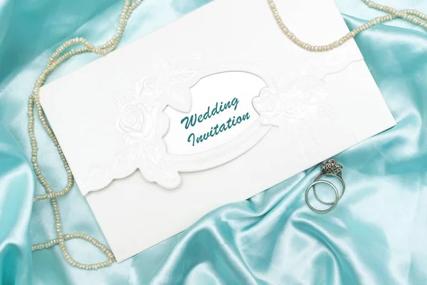 招待状の結婚指輪 結婚式の準備 結婚式の装飾 — ストック写真